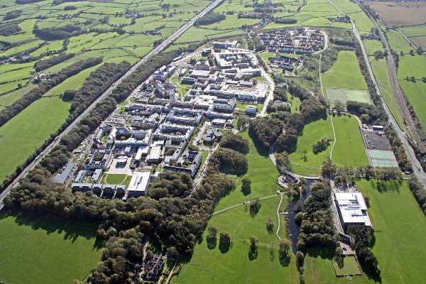 Vista aérea do Campus da Lancaster University no Reino Unido