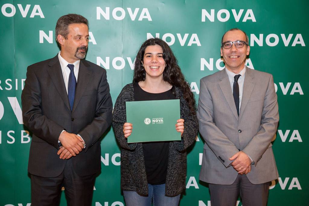 Reitor da NOVA; Mariana Abreu (melhor aluna de História) e Diretor da NOVA FCSH