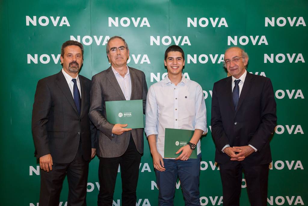 Rector of NOVA; Jorge Lemos (Dean of Escola Secundária Leal da Câmara); Miguel Rodrigues (best student of Mechanical Engineering) and Dean of FCT NOVA