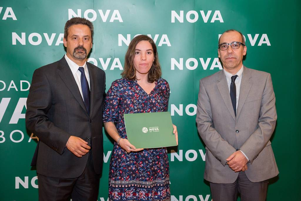Reitor da NOVA; Sofia Sequeira (melhor aluna de Estudos Portugueses) e Diretor da NOVA FCSH